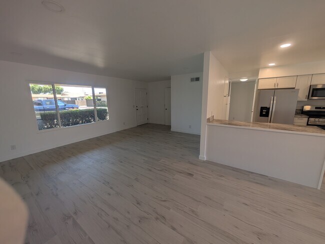 Building Photo - 611 S Palm Ave