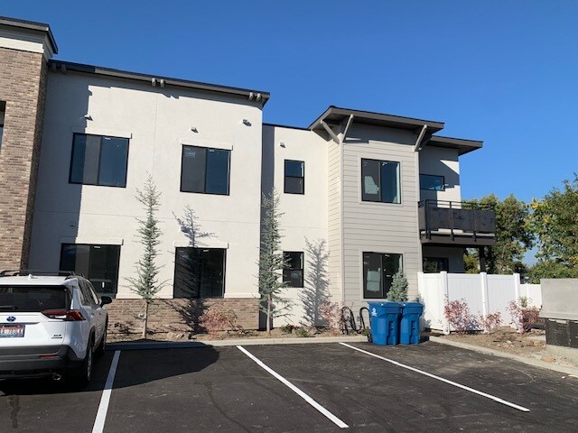 Building Photo - 174 S Kestrel Pl