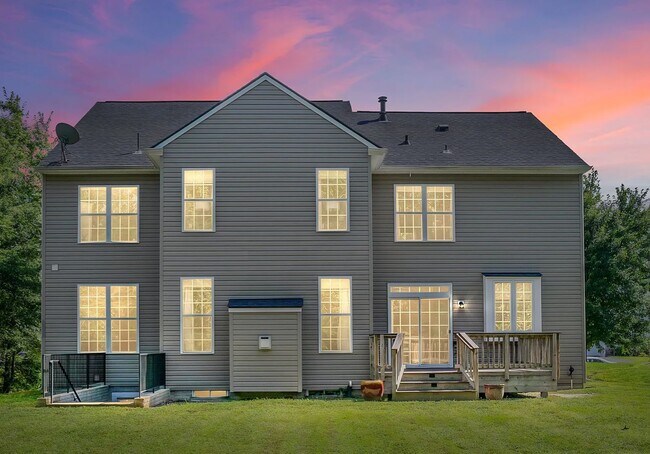 Foto del edificio - COMING SOON : Executive Colonial Estate in King George’s Chatham Village