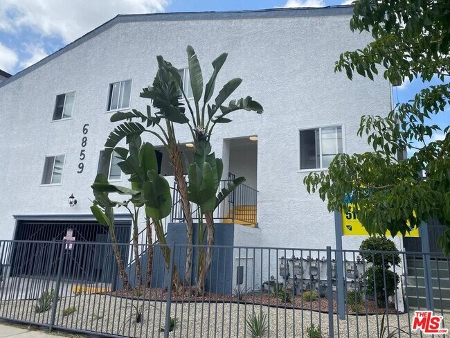 Foto del edificio - 6859 Laurel Canyon Blvd