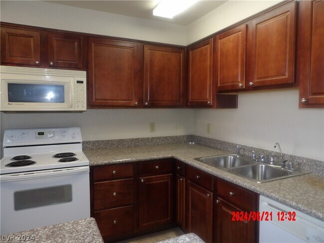 Foto del edificio - 5251 Indian River Dr