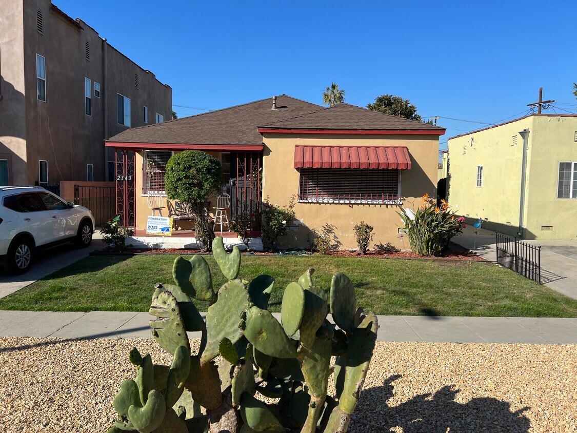 2343 S Dunsmuir Ave, Los Angeles, CA 90016 House Rental in Los