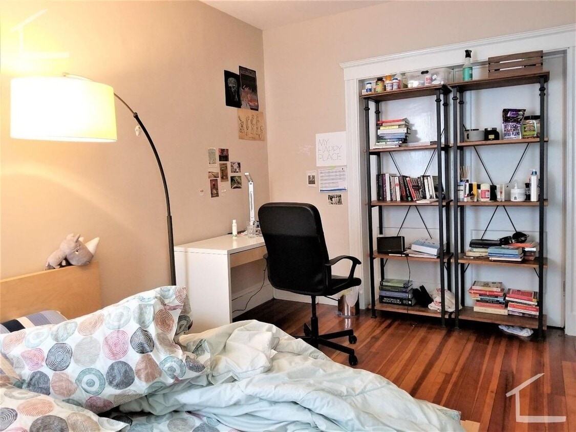 Spacious 3BR Near Coolidge Corner | 1,300 SF | Laundry On-Site | Cats OK | 9/1 - Spacious 3BR Near Coolidge Corner | 1,300 SF | Laundry On-Site | Cats OK | 9/1