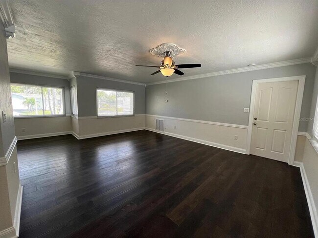 Foto del edificio - 6690 17th St N