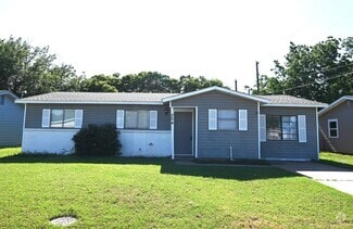 Building Photo - 204 W Garden Dr
