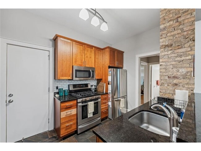 Building Photo - 813 Kenwood Pkwy