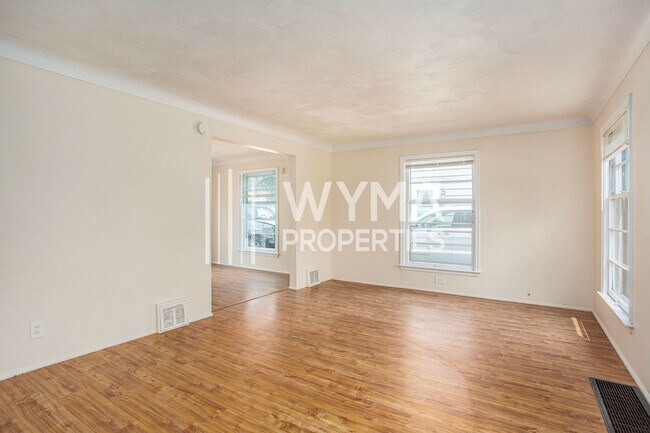 Foto del edificio - AVAILABLE MID-JULY!! 3 Bedroom, 1.5 Single...