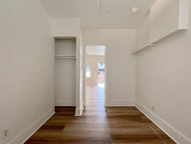 Building Photo - LB1238