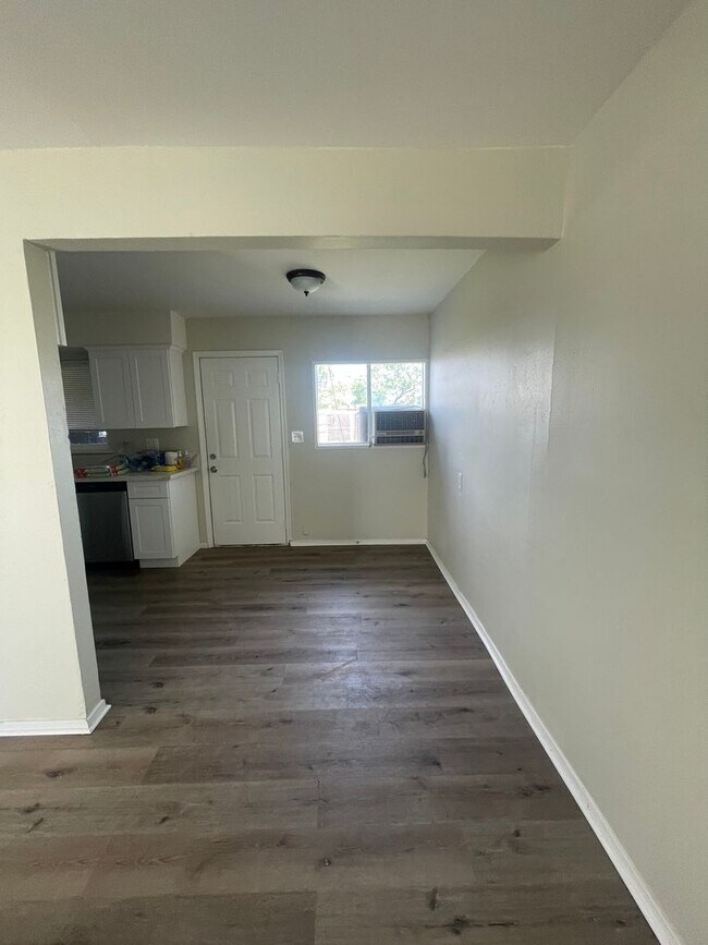 Foto del edificio - Comfortable Living in Mojave - Move In Ready 2bd & 1bth - Big Backyard