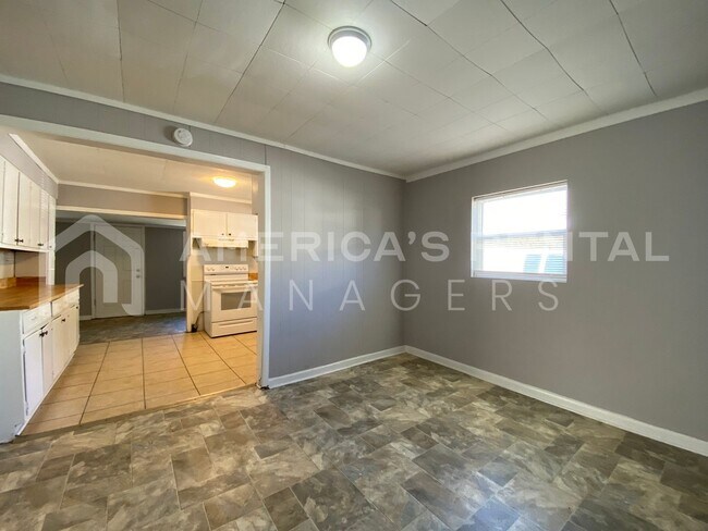 Foto del edificio - Home for Rent in East Lake! View with 48 H...