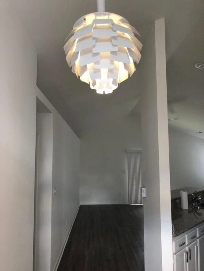 Entryway - 5403 Ivocet Dr