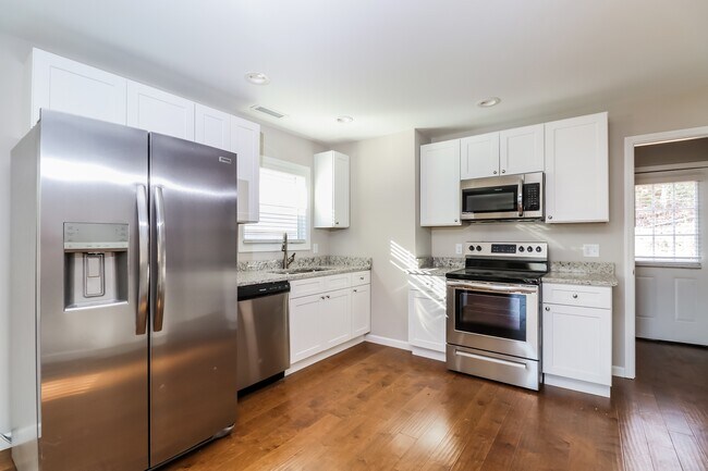 Foto del edificio - 404 Little Sycamore Ln