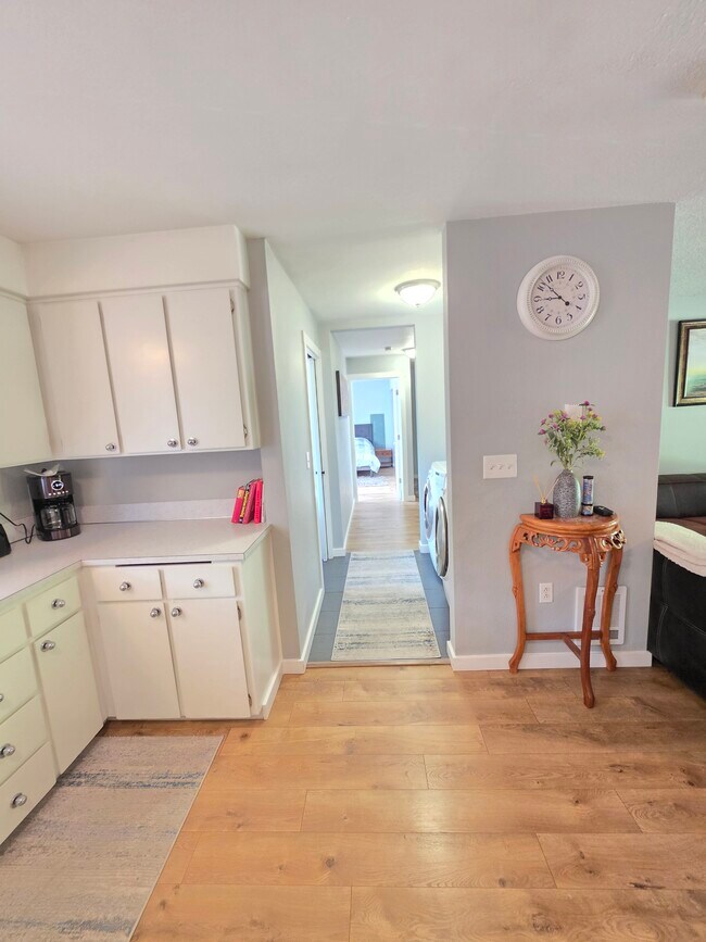 Kitchen/ hallway - 85 22nd Avenue Ct