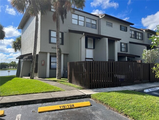Foto del edificio - 10060 NW 9th St Cir