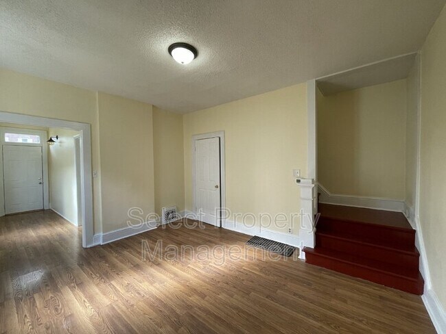 Building Photo - 714 W Creighton Ave