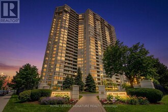 Building Photo - 550 Webb Dr