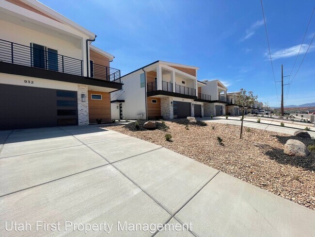 Building Photo - 3 br, 2.5 bath House - 932 E Desert Cactus...