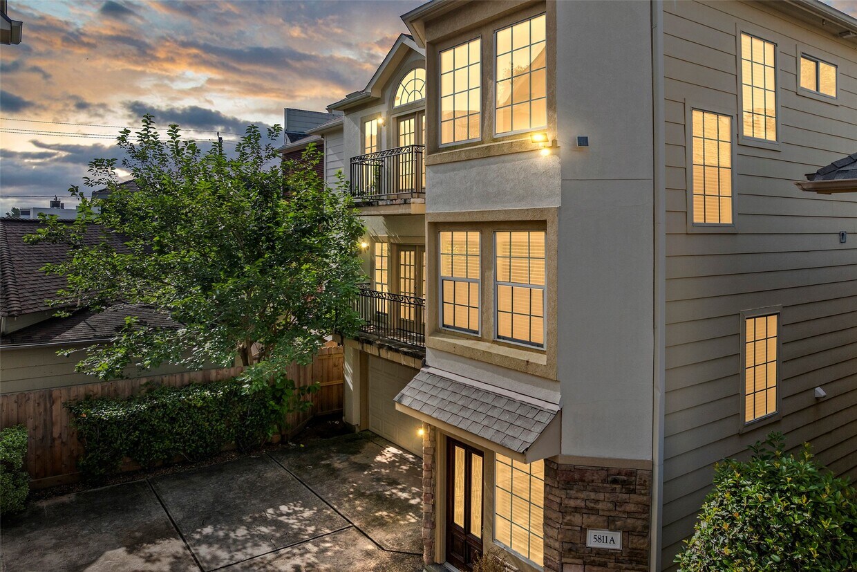 Foto principal - 5811 Washington Ave
