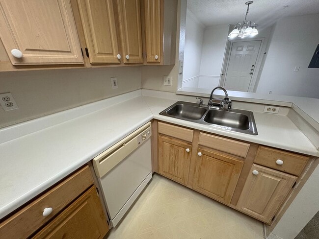 Building Photo - Oviedo Condo For Rent