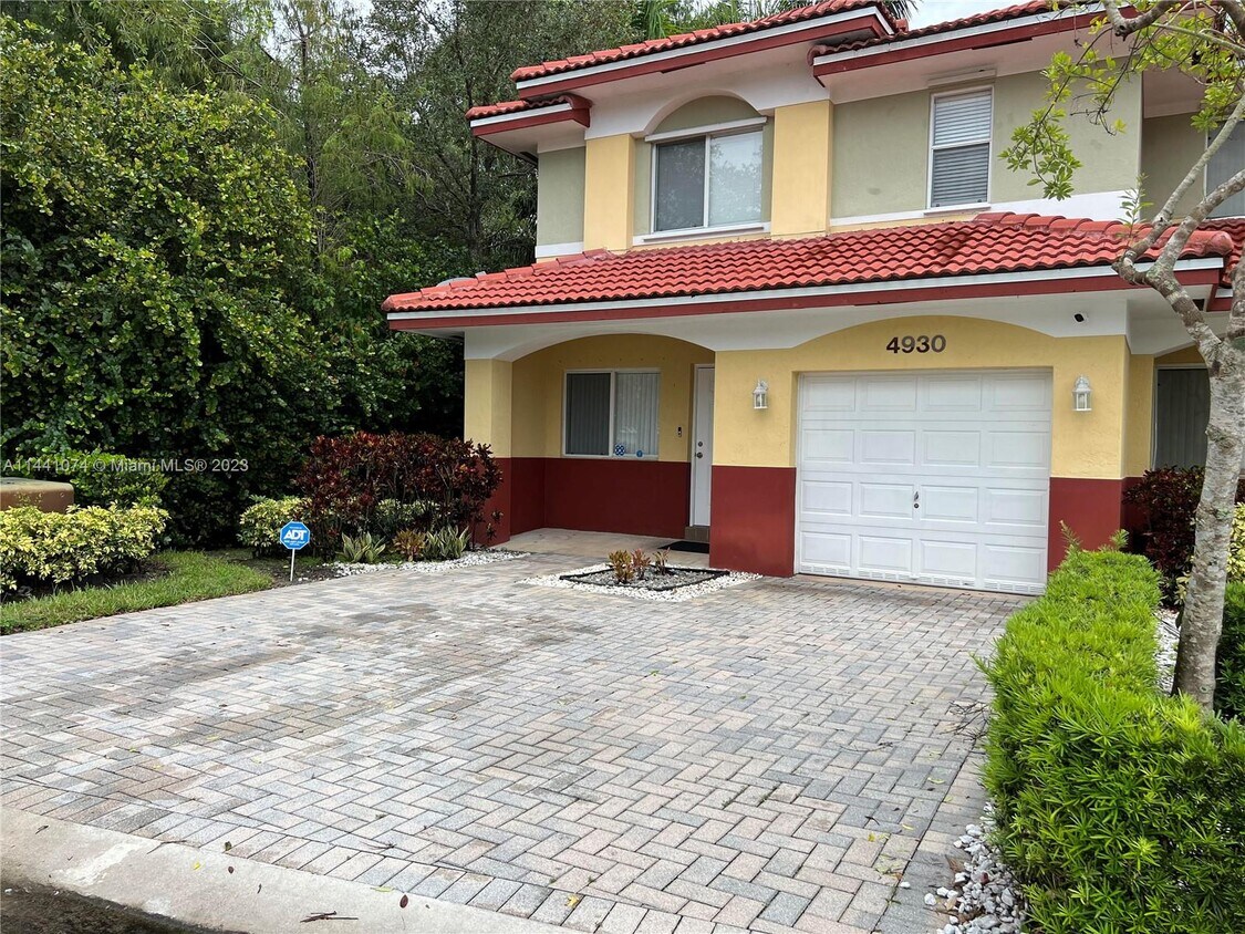 4930 SW 66th Terrace, Davie, FL 33314 Townhome Rentals in Davie FL