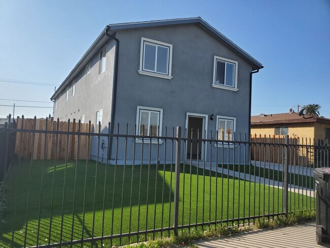 Foto del edificio - MULTI-FAMILY HOUSE