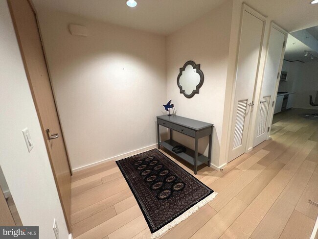 Foto del edificio - 925 H St NW