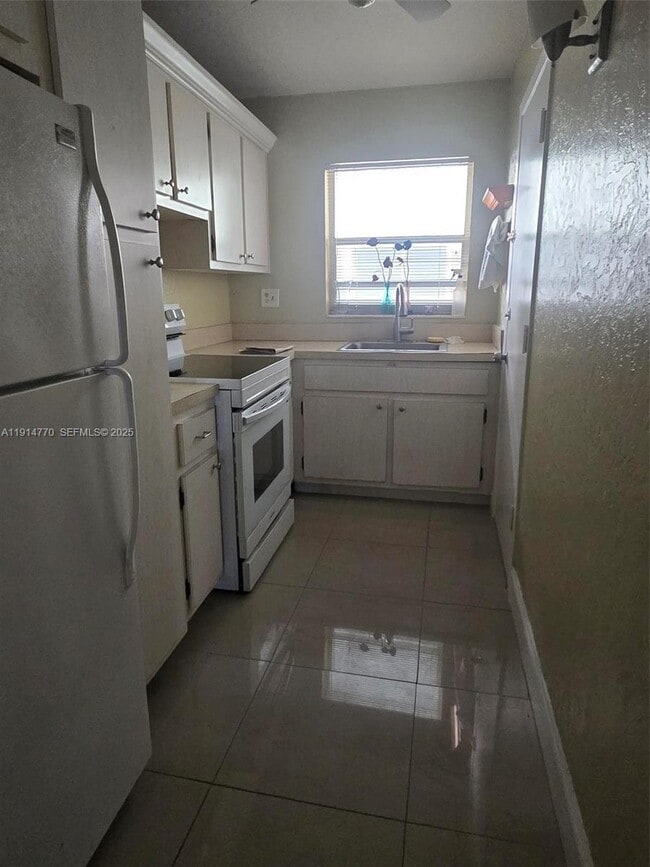 Foto del edificio - 1425 Arthur St