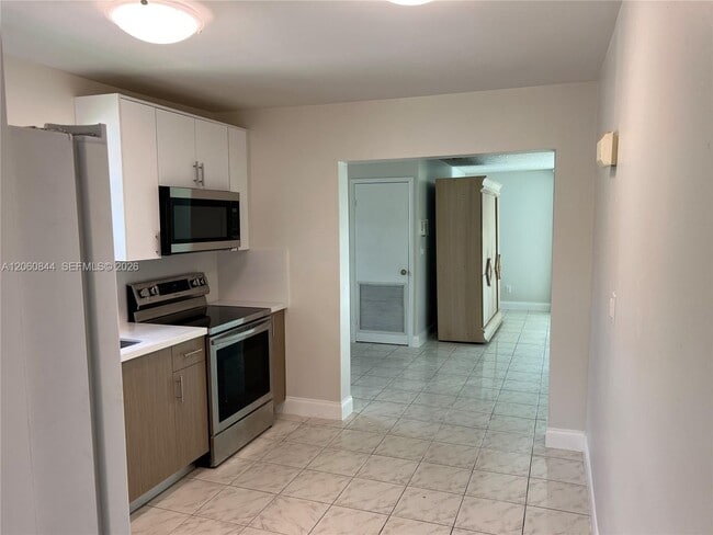 Building Photo - 421 NW 57th Ct