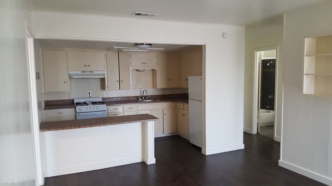 Building Photo - 305 Avenue G