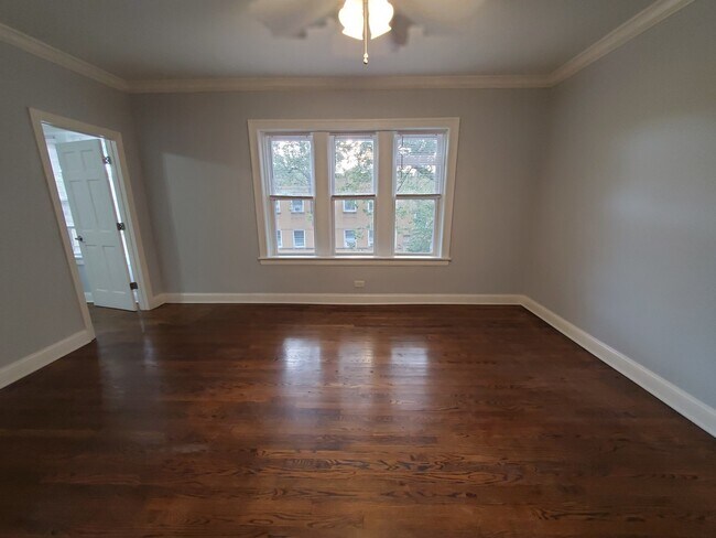 Foto del edificio - 3055 N Lockwood Ave