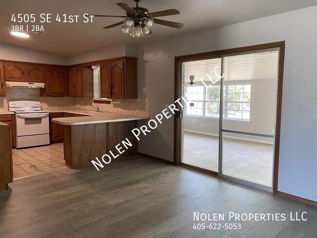 Building Photo - 4505 SE 41st St