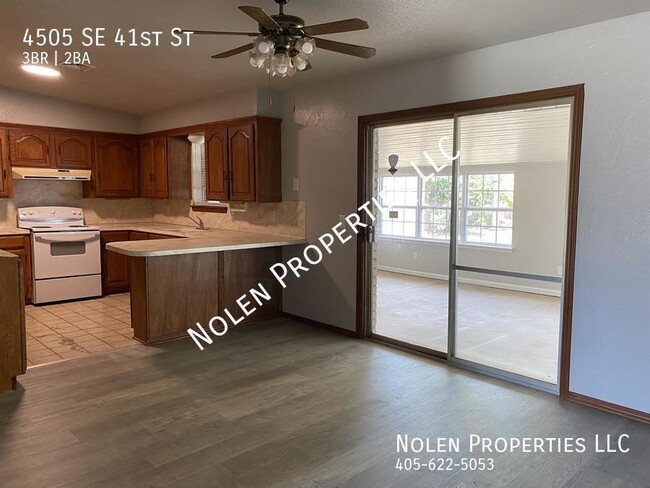 Foto del edificio - 4505 SE 41st St