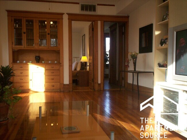 Foto del edificio - 1358 W Barry Ave