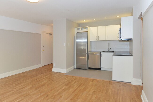 Building Photo - 110 Oriole Pkwy