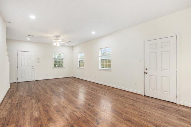 Building Photo - 5007 Mallow St