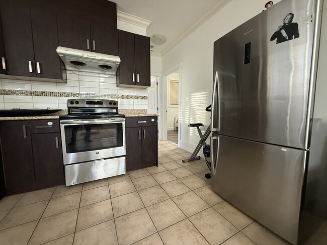 Building Photo - 13275-13290 90 Ave