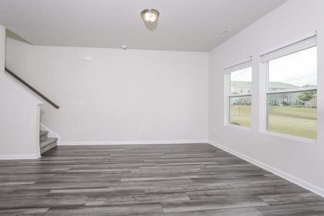 Building Photo - 217 Brook Farm Ln
