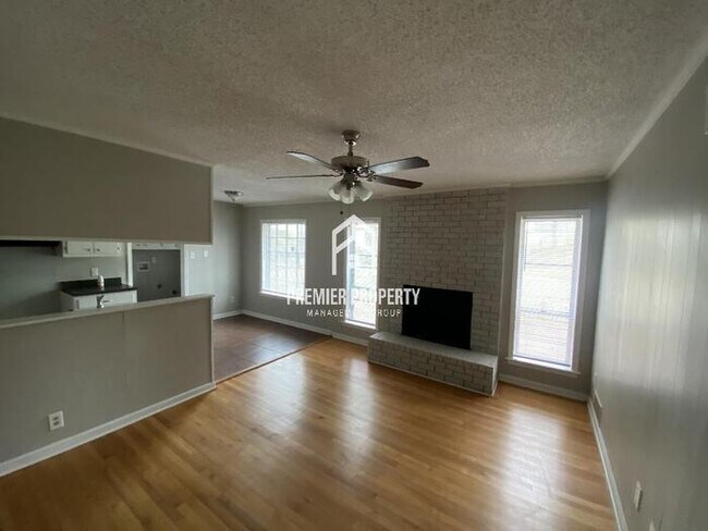 Building Photo - 1715 Santa Clara - Available Now!
