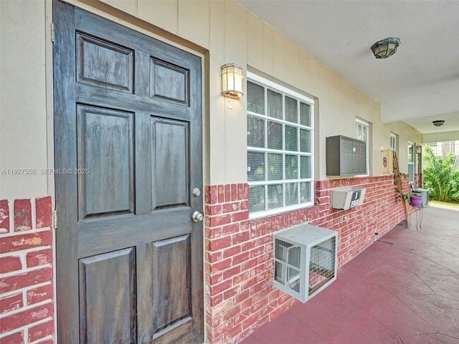 Building Photo - 1211 NE 23rd Ave