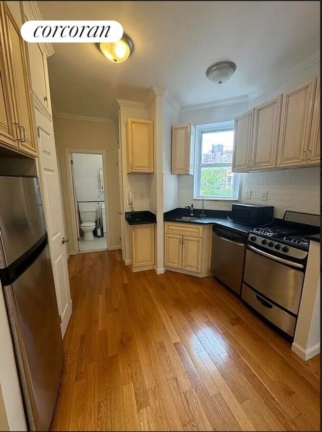 Primary Photo - 235 E 27th St