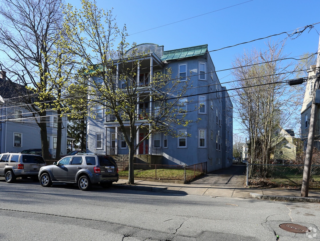 109 Myrtle St, Waltham, MA 02453 Apartments in Waltham, MA