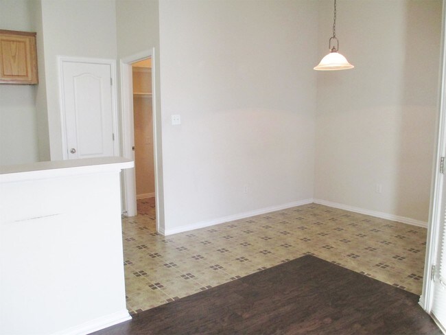 Building Photo - 2111 Ragland Rd
