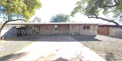Building Photo - 5611 E Kelso St