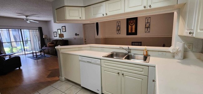 Building Photo - 3022 Alcazar Plz