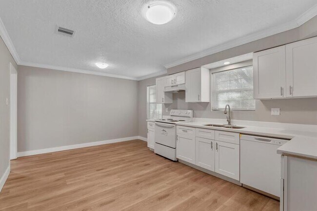 Foto del edificio - 1330 Leaman Ave