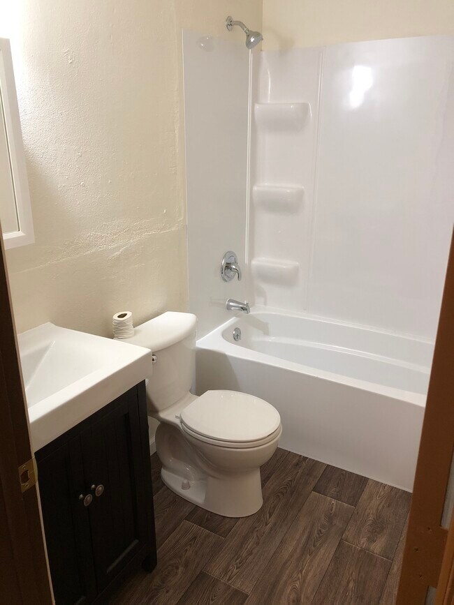 Baño - 234 Coolidge St