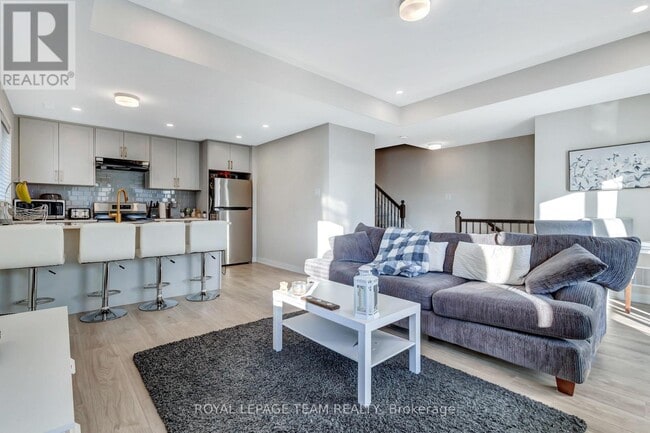 Building Photo - 916 Parnian Private