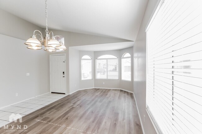 Foto del edificio - 1045 W Todd Dr