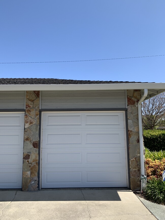 Separate garage - 6447 Bollinger Rd