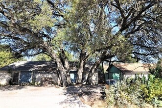 Building Photo - 706 Ramble Ln